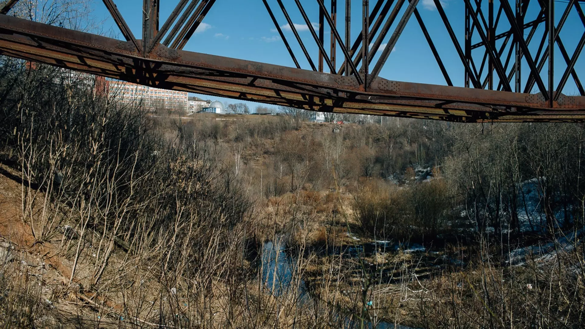 В СК проверят падение 11-летнего ребенка с заброшенного моста в Екатеринбурге
